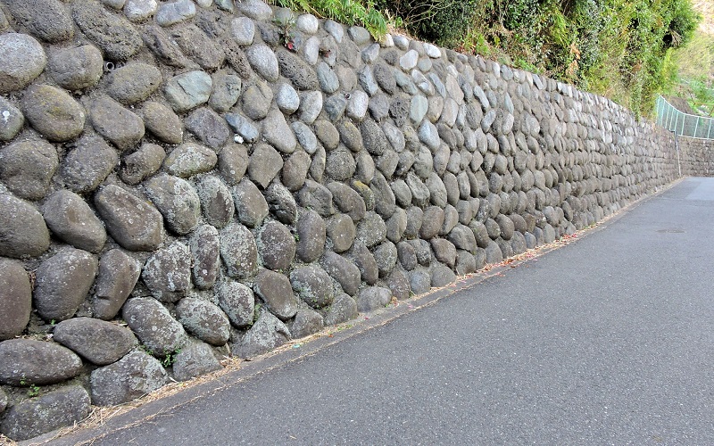 擁壁の修理費用は火災保険で賄える？